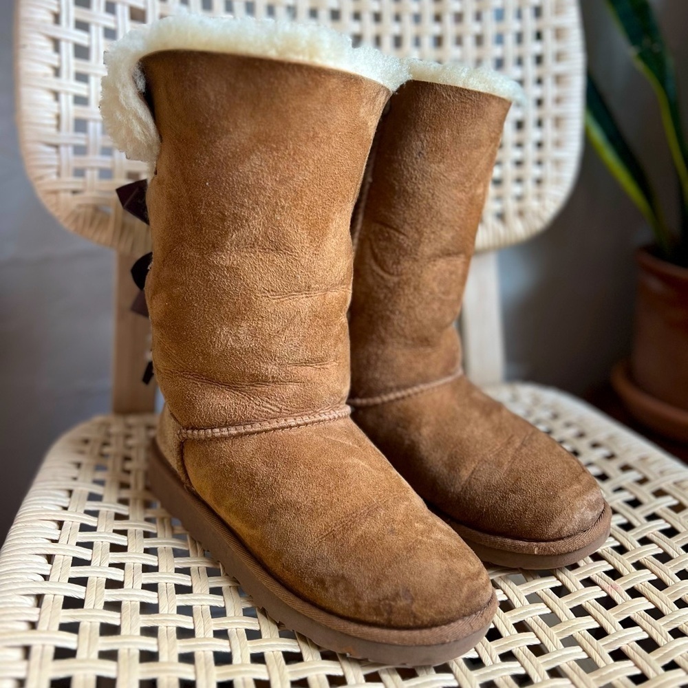 UGG Australia Bailey Bow Tall Boots Women’s 4 / Youth 3 Brown Sheepskin Winter